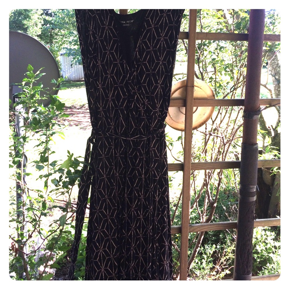Size X Ava & Viv Black & Cream Geo Wrap Dress